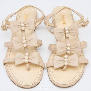CHANEL Beige Leather Bow CC Logo Sandals Size 37